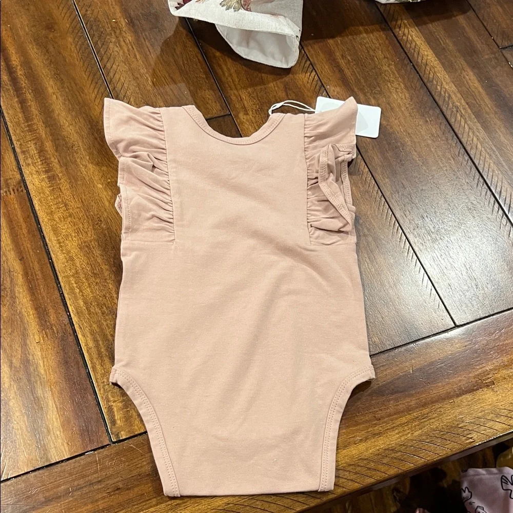 Blush color Flutter Sleeve girls Bodysuit organic cotton NWT 6-12month onesie